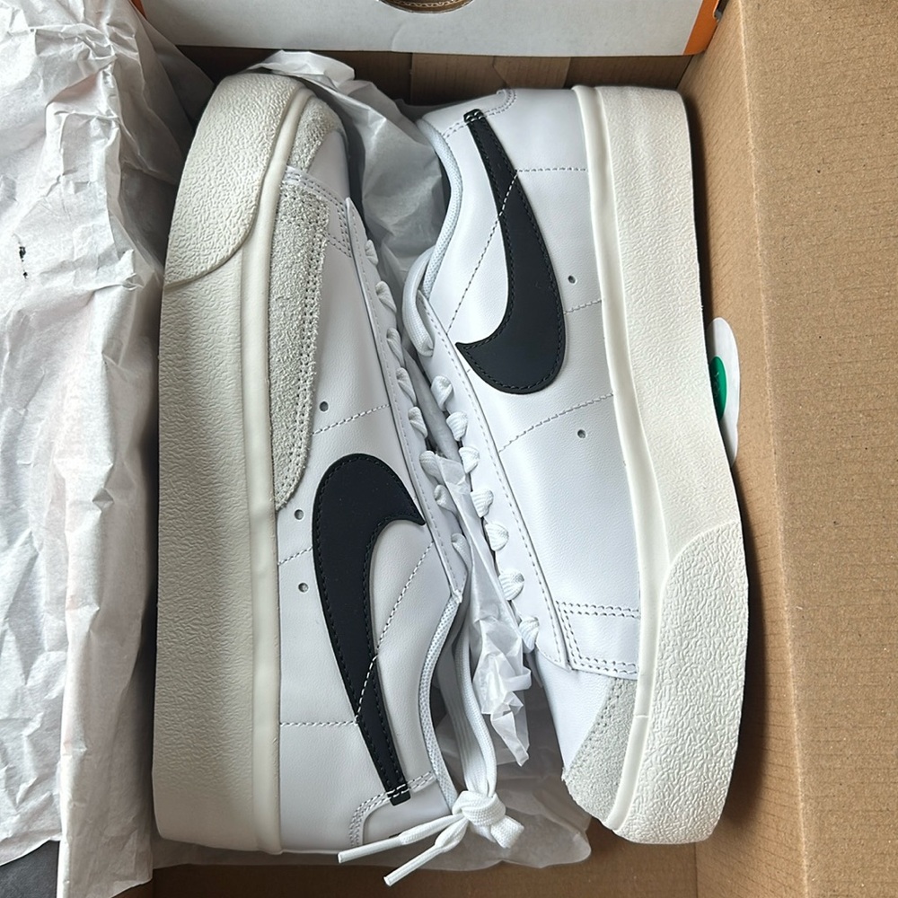 Nike White and Black Women's Sneakers